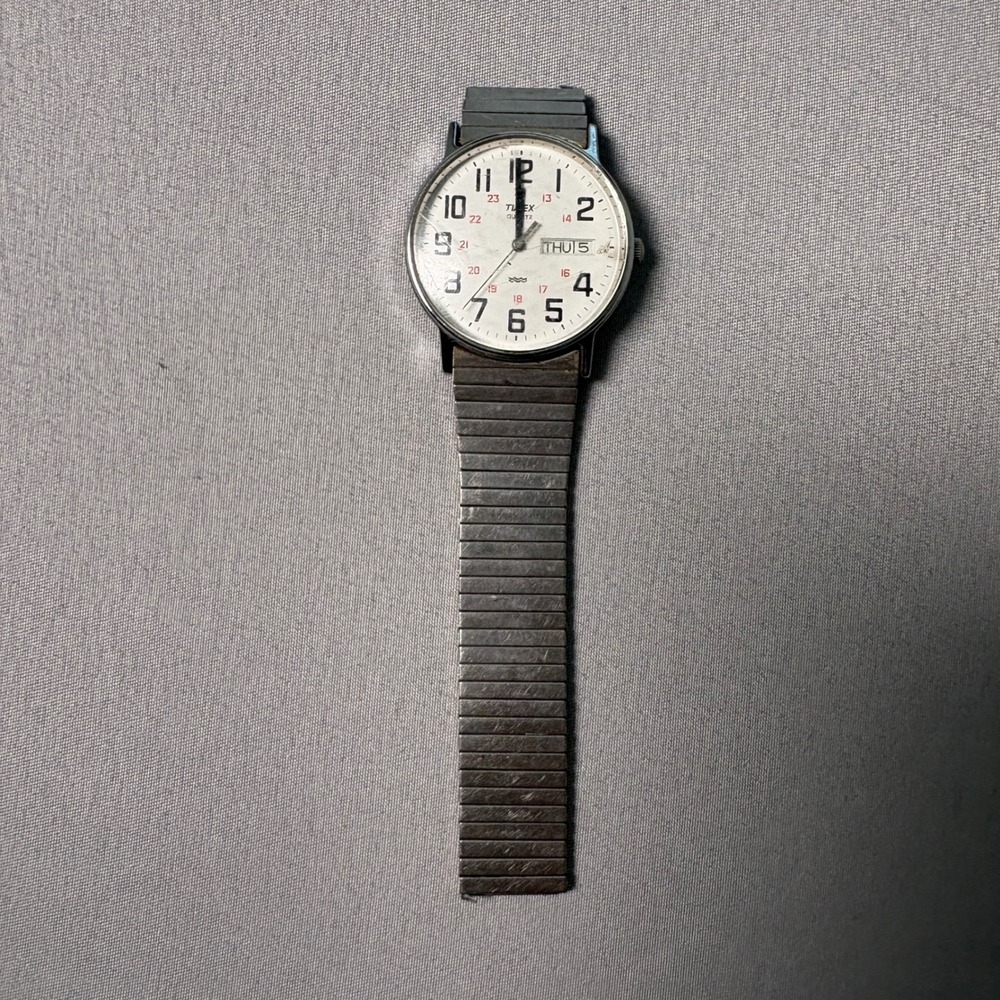 Vintage Timex Quartz Watch Day Date White Dial Expansion Band T95 1995 395 LA